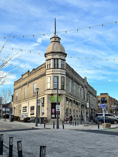 Truck parking near Wauwatosa, WI
